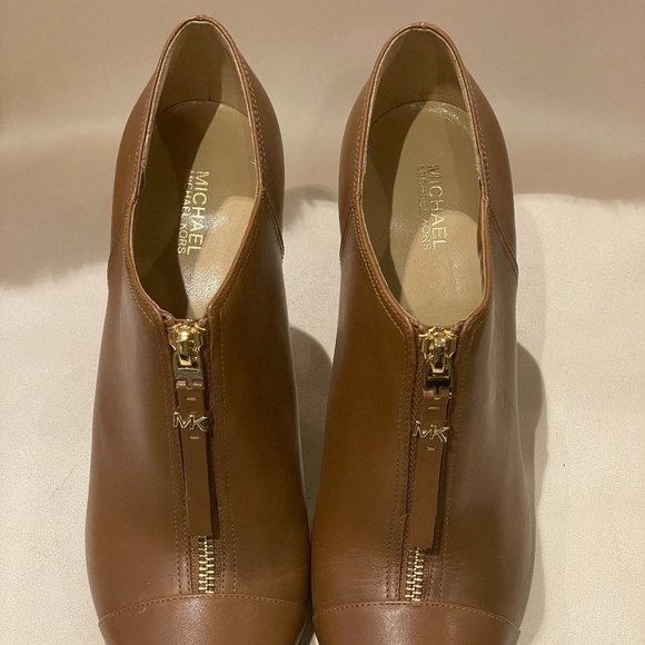 Micheal Kors Ankle Andie Booties - Picture 2 of 10